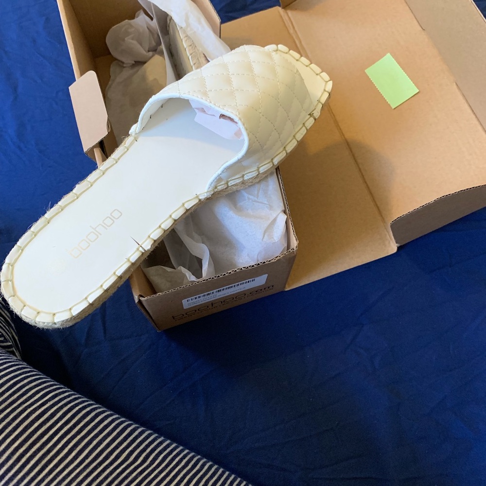 Women’s quilted sliders